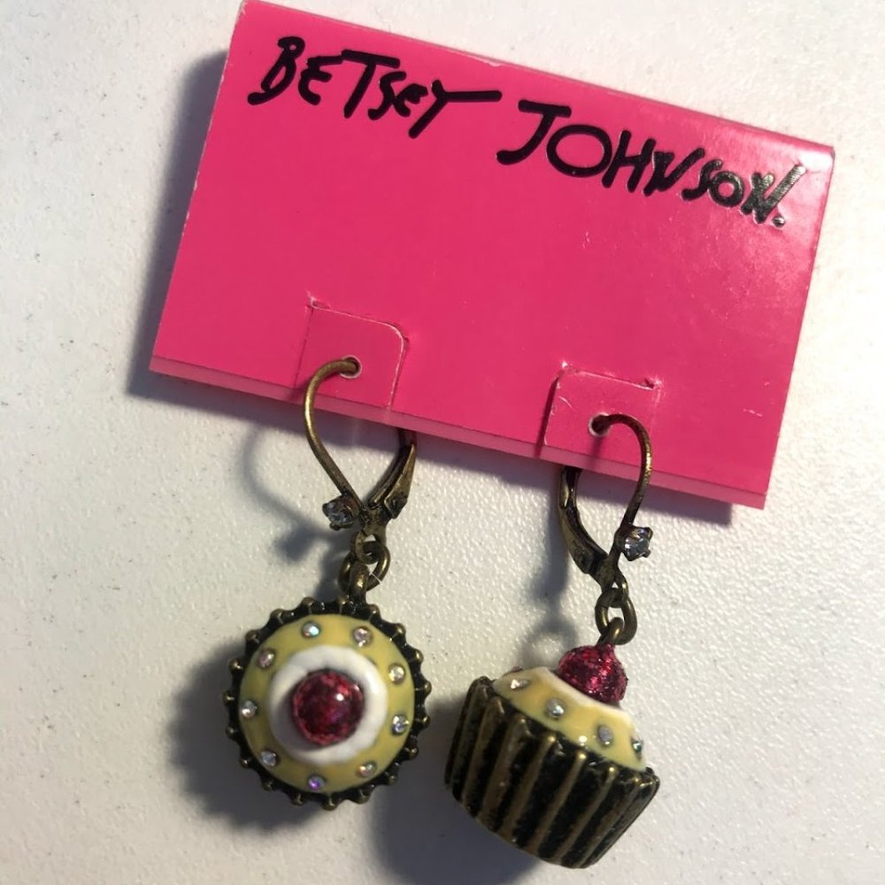 NWOT Betsey Johnson Cupcake Hanging Earrings